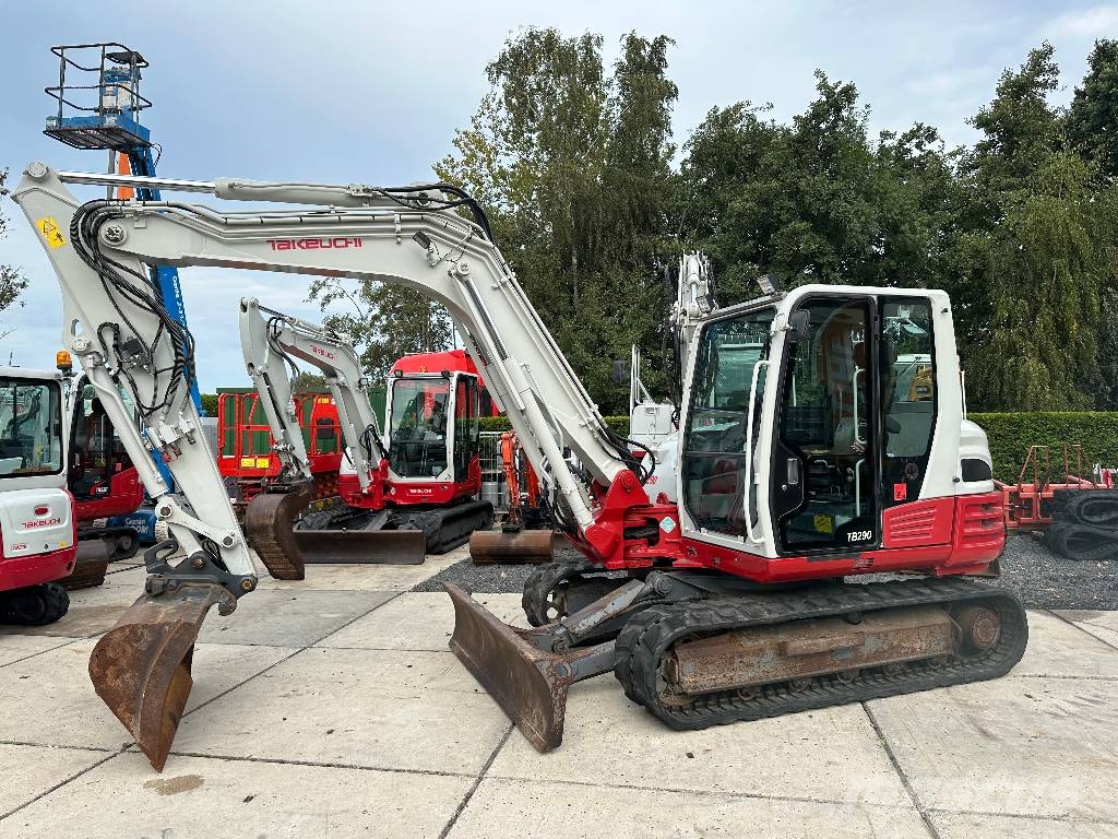 Takeuchi TB 290 CV Midigraafmachines 7t - 12t