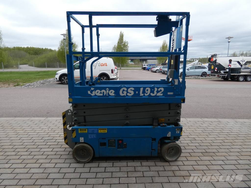 Genie GS 1932 رافعات مقصية الشكل