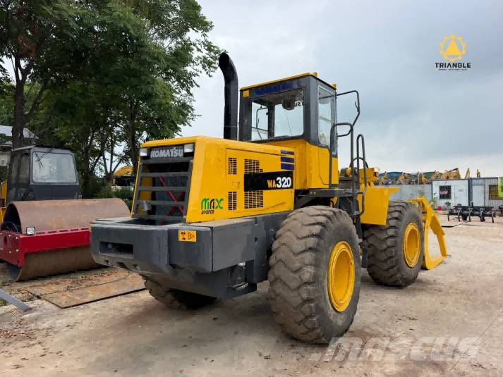 Komatsu WA 320 Колесни товарачи
