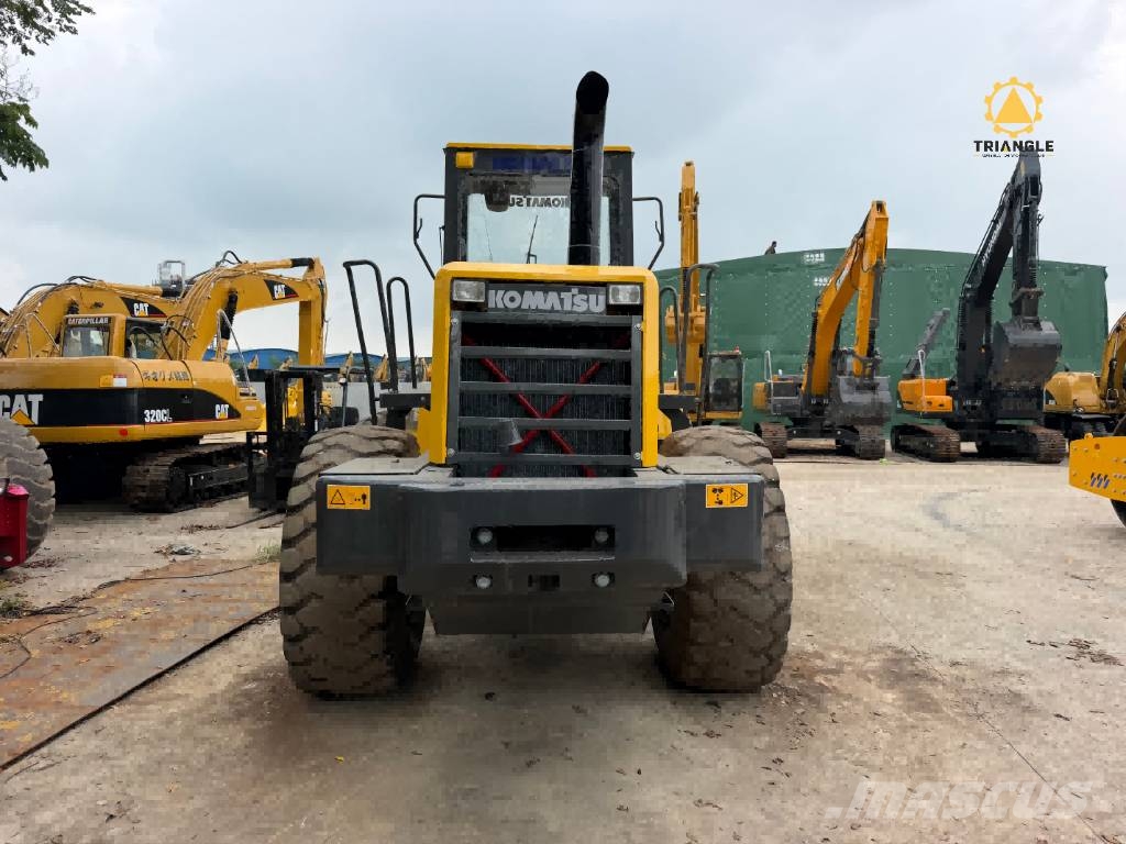 Komatsu WA 320 Колесни товарачи