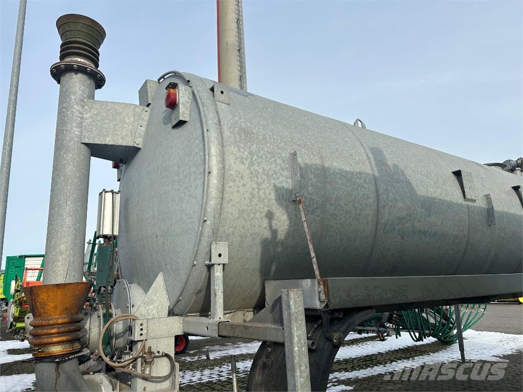 Bergmann HTW 65 + Stapel Gülleaufbau VT 27 Oprema za rukovanje i postavljanje
