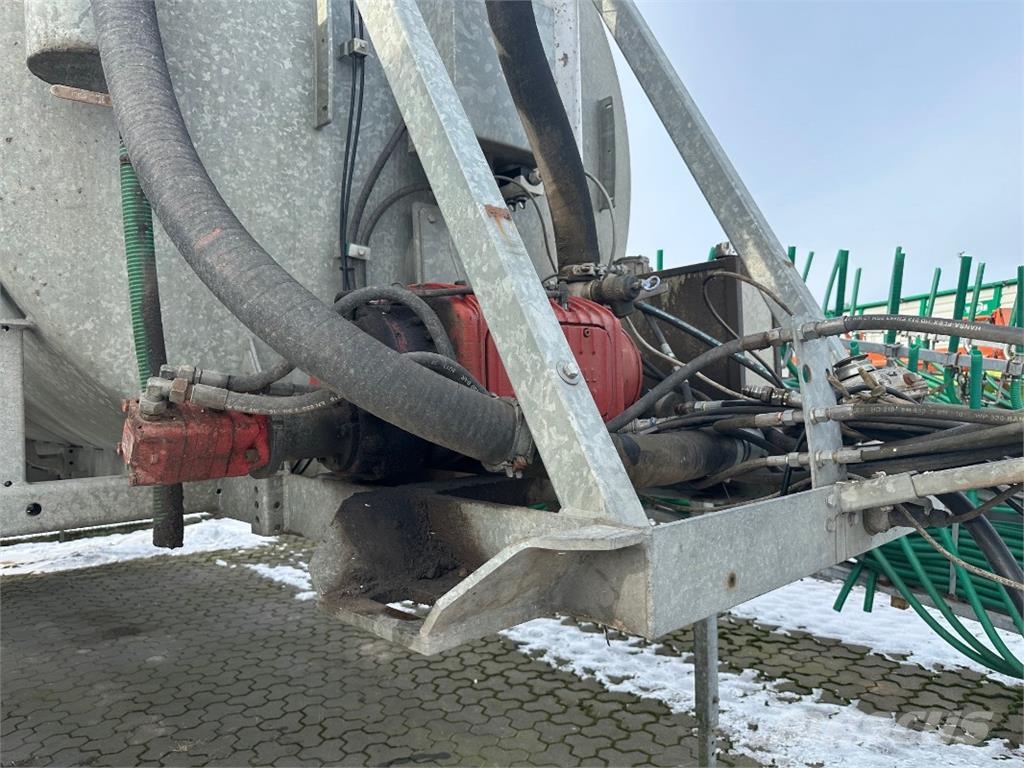 Bergmann HTW 65 + Stapel Gülleaufbau VT 27 Oprema za rukovanje i postavljanje