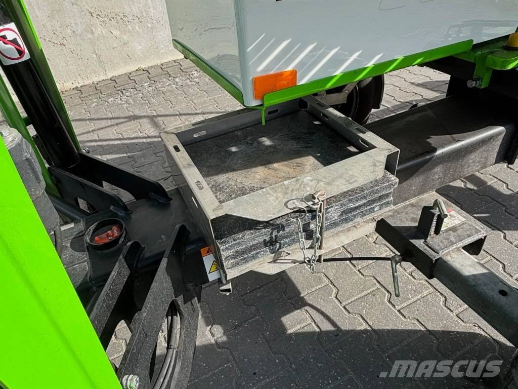 Niftylift 120 T 拖拉移动式高空作业平台