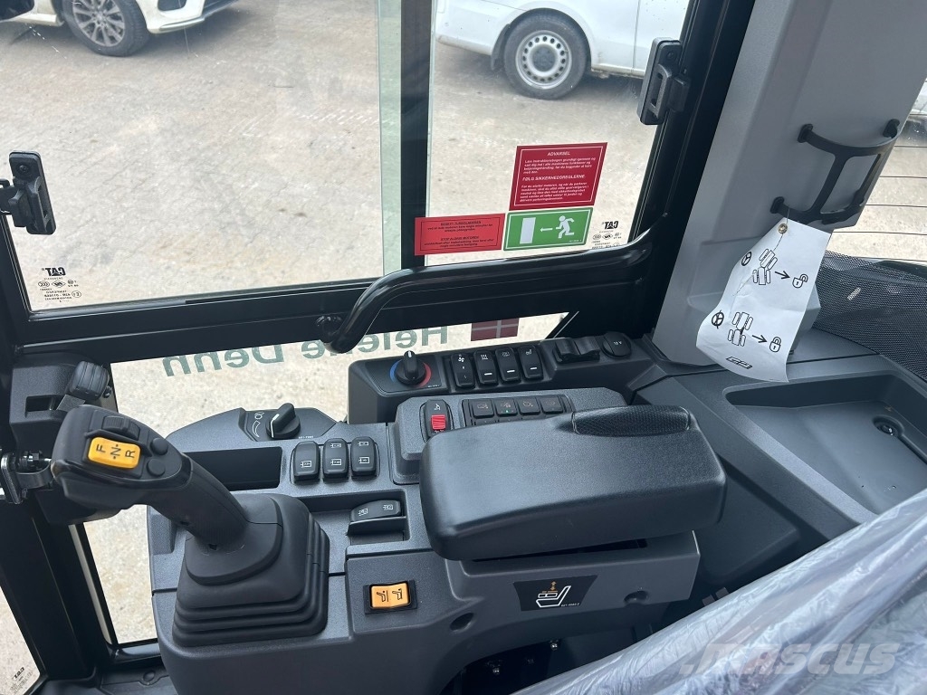 CAT 906 BIG FOOT لوادر بعجل
