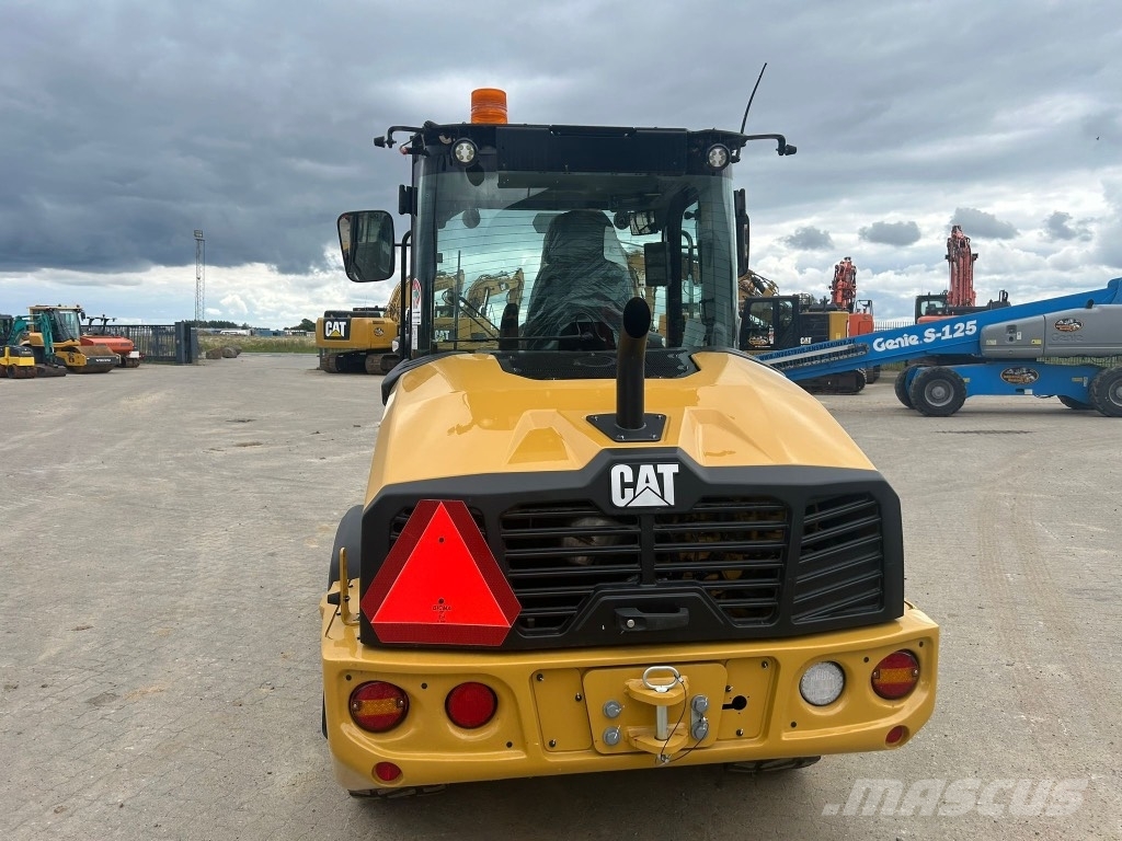 CAT 906 BIG FOOT لوادر بعجل