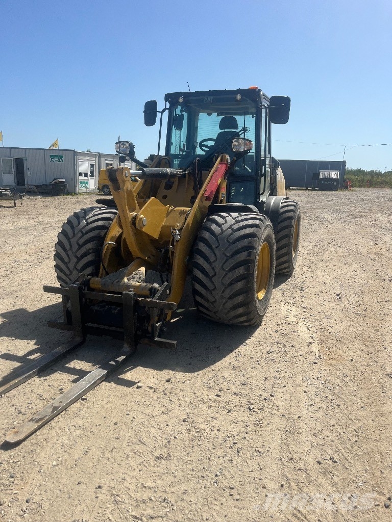 CAT 906 BIG FOOT لوادر بعجل