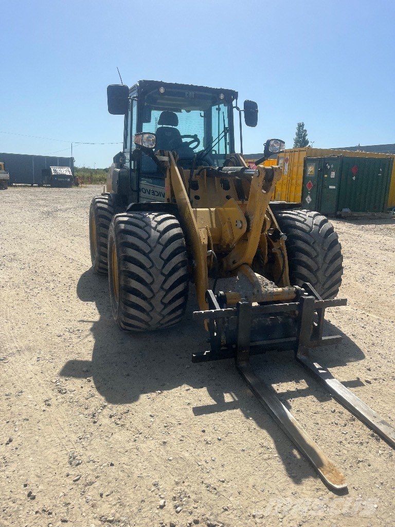 CAT 906 BIG FOOT لوادر بعجل