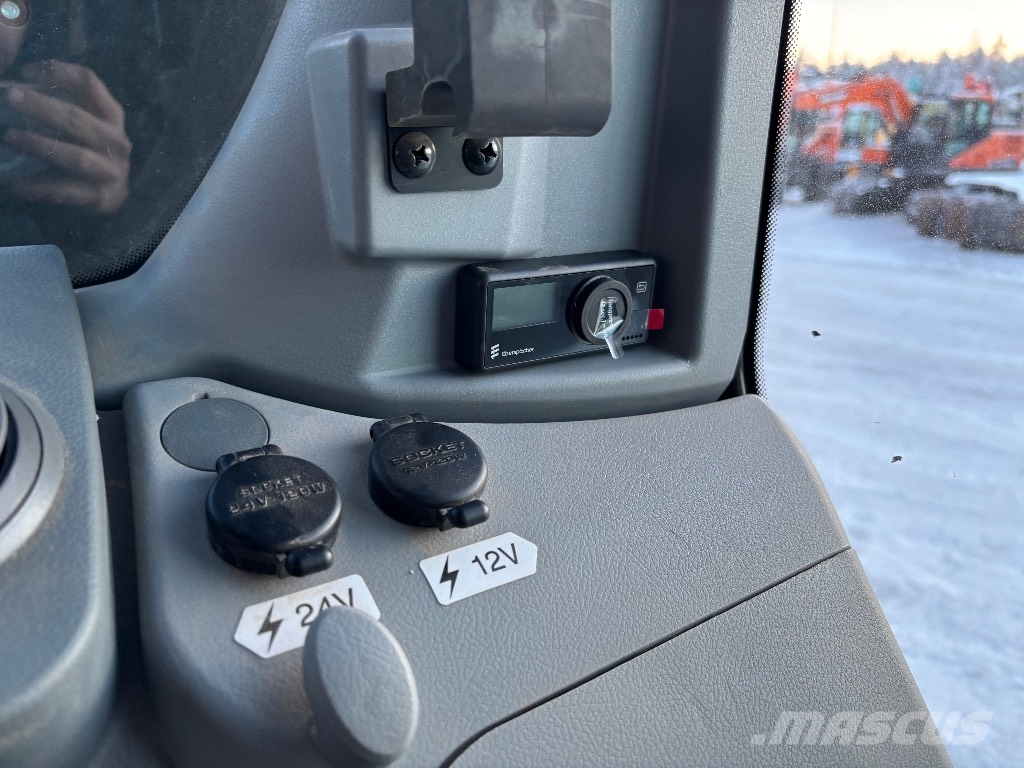 Hitachi ZX 135 W-7 / Engcon, Rasvari, Lämmitin, StageV حفارات بعجل