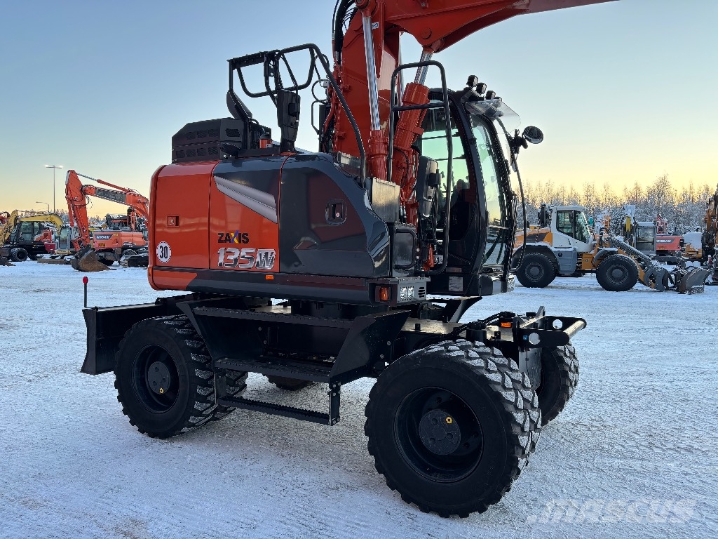Hitachi ZX 135 W-7 / Engcon, Rasvari, Lämmitin, StageV حفارات بعجل