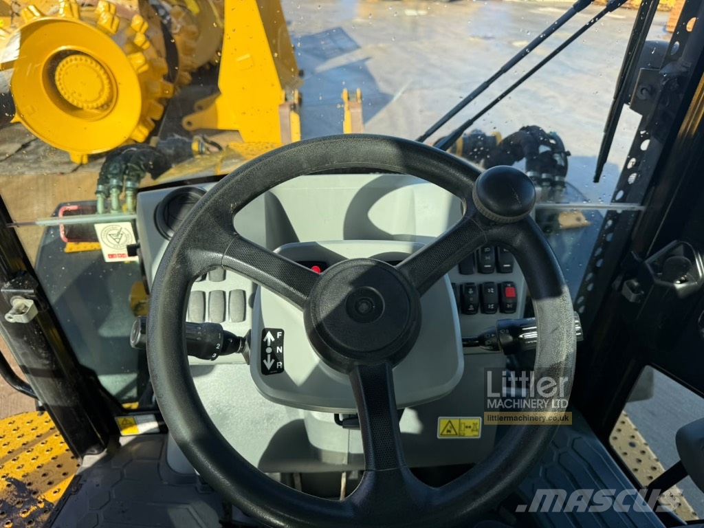 CAT 444F2 لوادر ذات جرافات عكسية