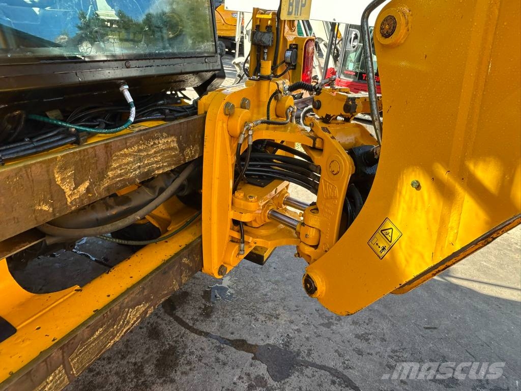 JCB 3CX Compact Backhoe loaders