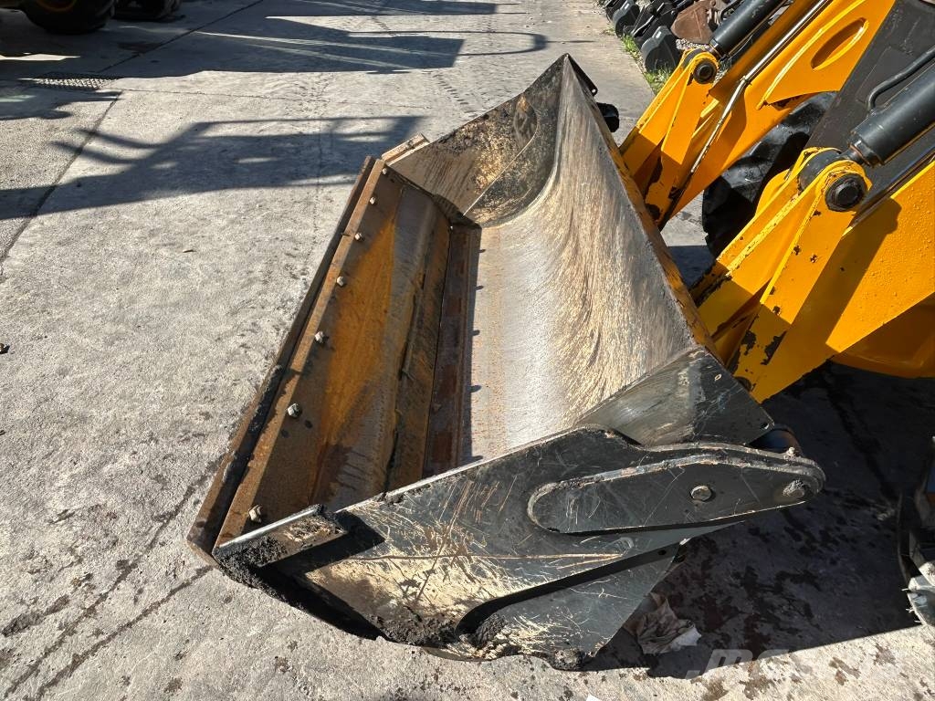 JCB 3CX Compact Backhoe loaders