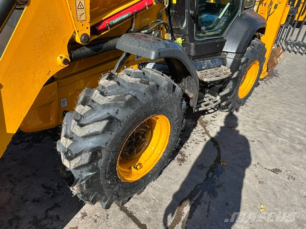 JCB 3CX Compact Backhoe loaders
