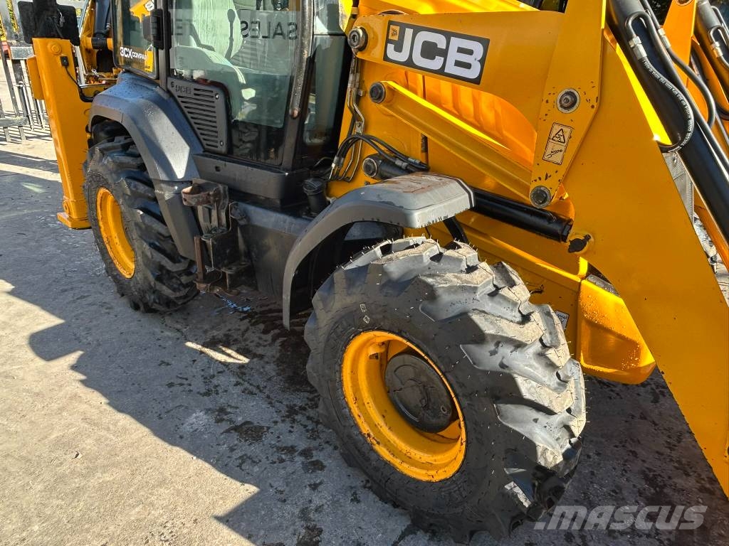 JCB 3CX Compact Backhoe loaders