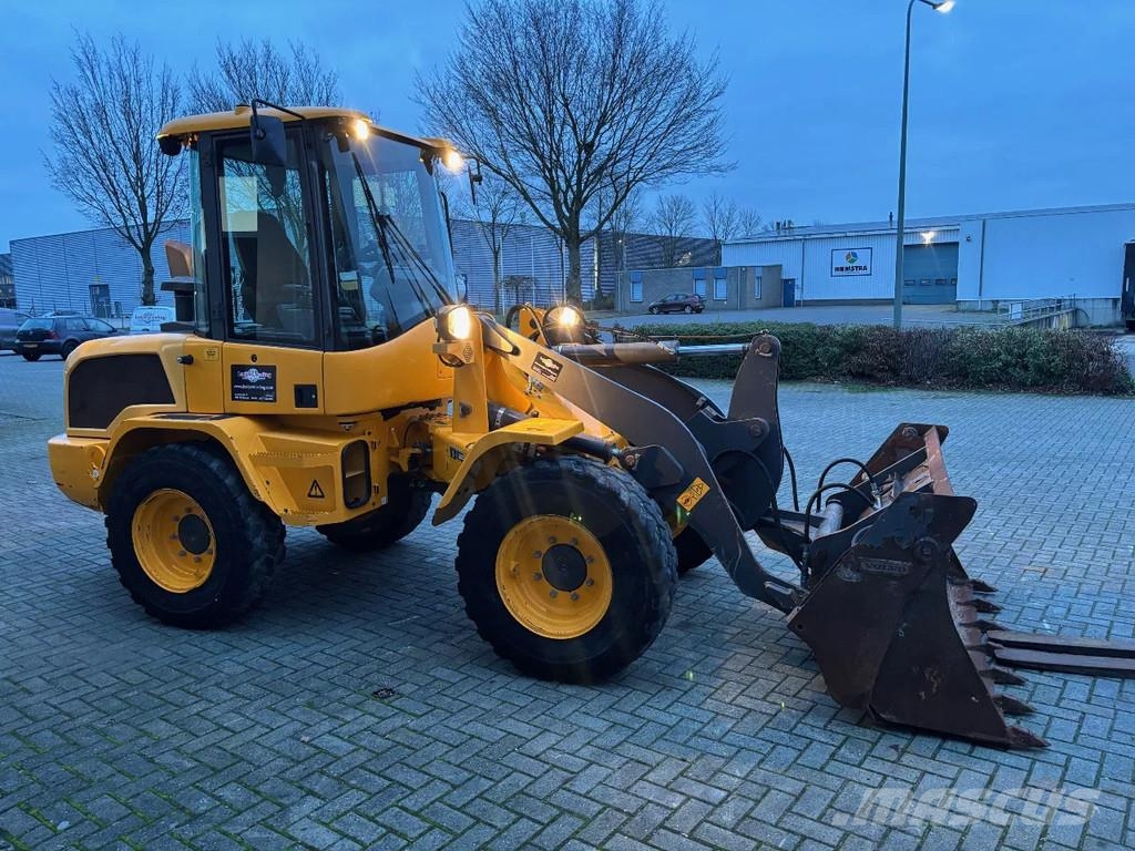 Volvo L30G wheelloader, 2017 year, bucket + forks !! Naudoti ratiniai krautuvai