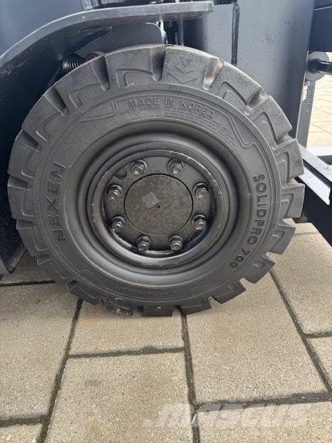 Bobcat B15T-7 Plus شاحنات ذات رافعات شوكية تعمل بالكهرباء