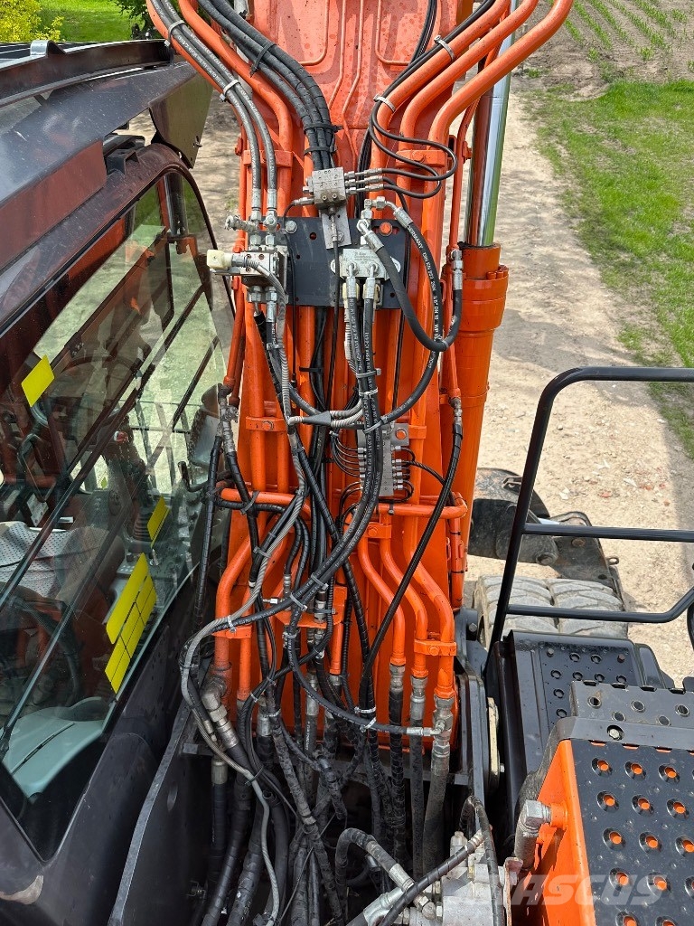 Hitachi OQ 70/55 ZX220W-5B Mobilbagger 旋轉式挖土機/掘鑿機/挖掘機