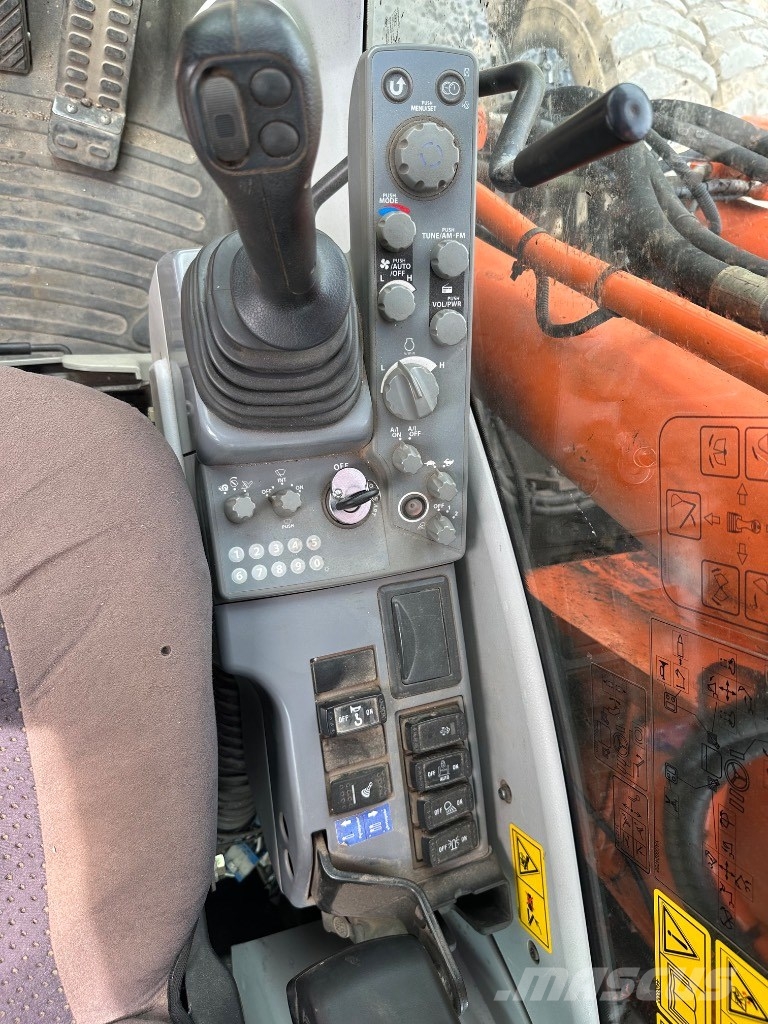 Hitachi OQ 70/55 ZX220W-5B Mobilbagger 旋轉式挖土機/掘鑿機/挖掘機