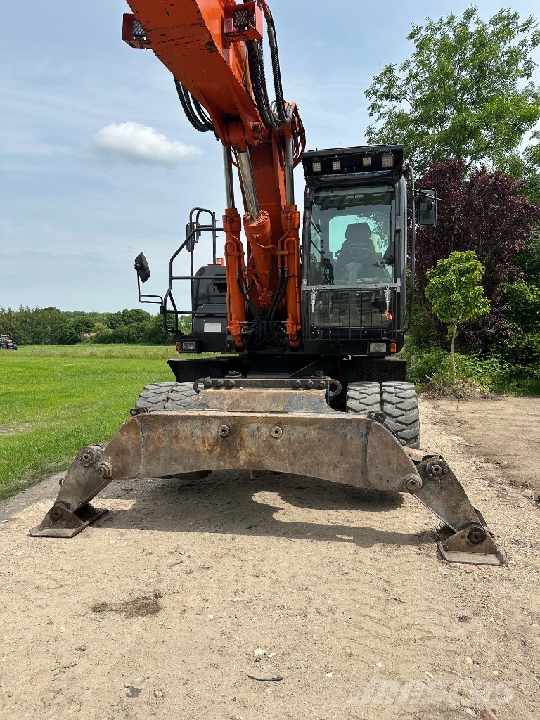Hitachi OQ 70/55 ZX220W-5B Mobilbagger 旋轉式挖土機/掘鑿機/挖掘機