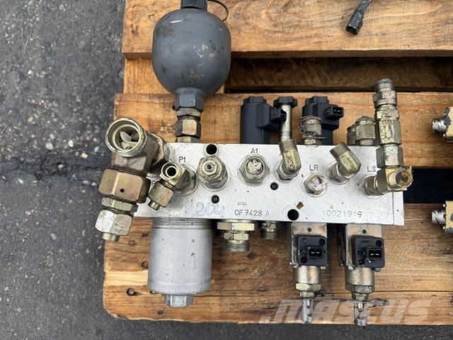 LIEBEHRR PILOT VALVE BLOCK Hydraulics