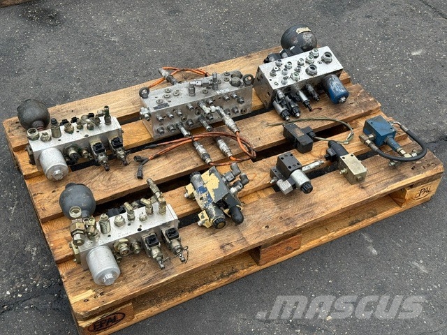 LIEBEHRR PILOT VALVE BLOCK Hydraulics