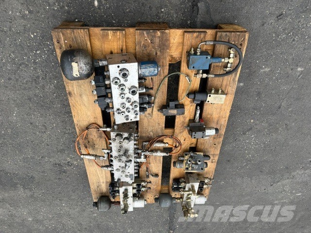 LIEBEHRR PILOT VALVE BLOCK Hydraulics