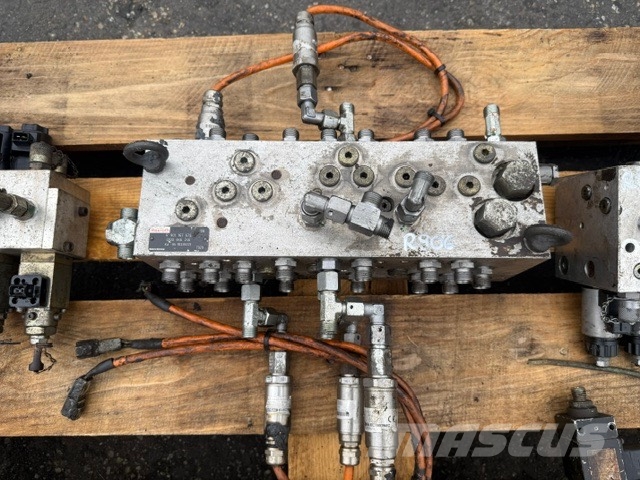 LIEBEHRR PILOT VALVE BLOCK Hydraulics
