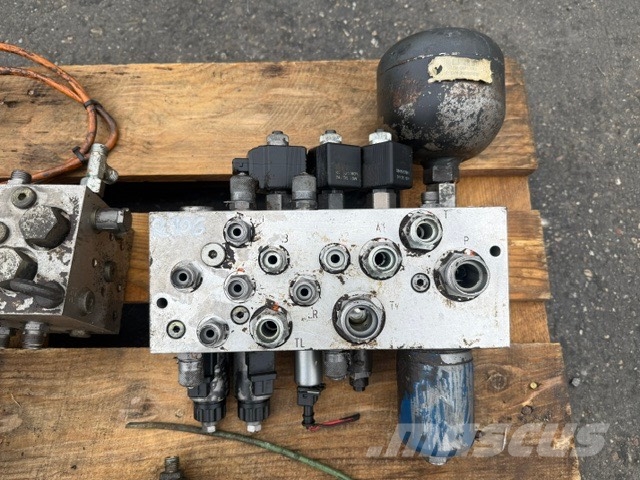 LIEBEHRR PILOT VALVE BLOCK Hydraulics
