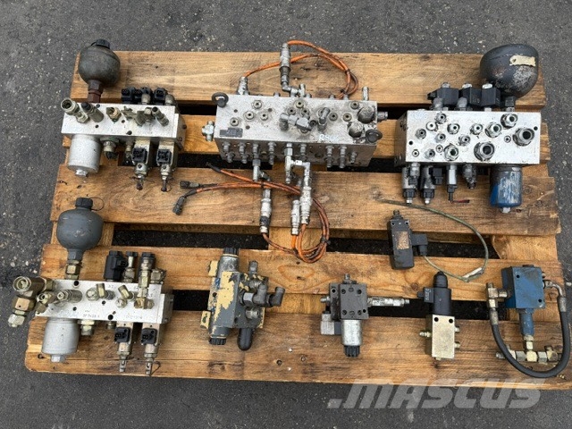 LIEBEHRR PILOT VALVE BLOCK Hydraulics