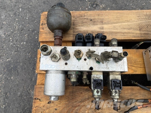 LIEBEHRR PILOT VALVE BLOCK Hydraulics