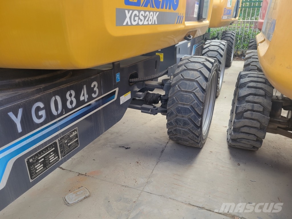 XCMG XGS 24 , XGS 28 mobile elevating work platform Compact self-propelled boom lifts