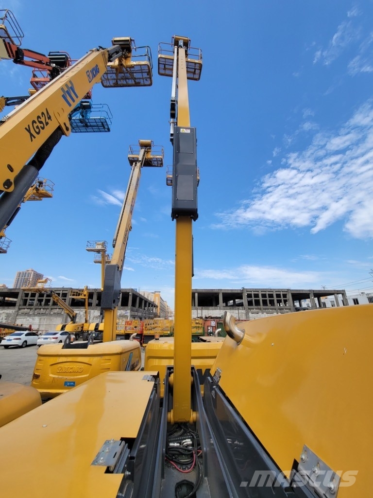 XCMG XGS 24 , XGS 28 mobile elevating work platform Compact self-propelled boom lifts