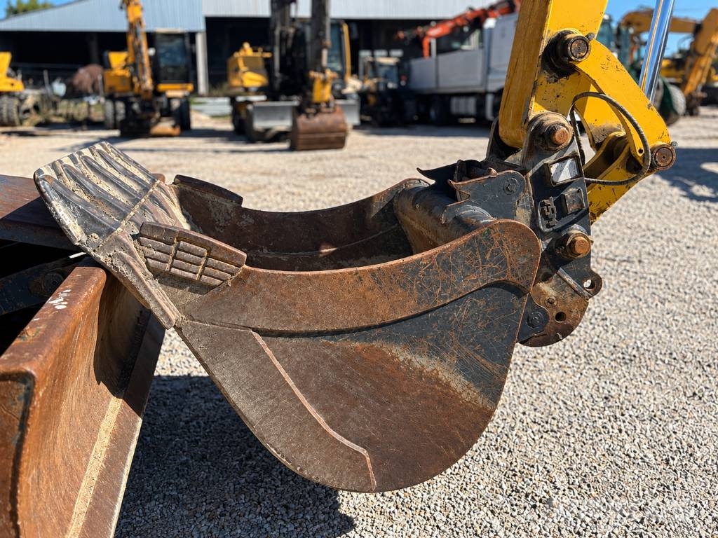 Komatsu PW 148-10 حفارات بعجل