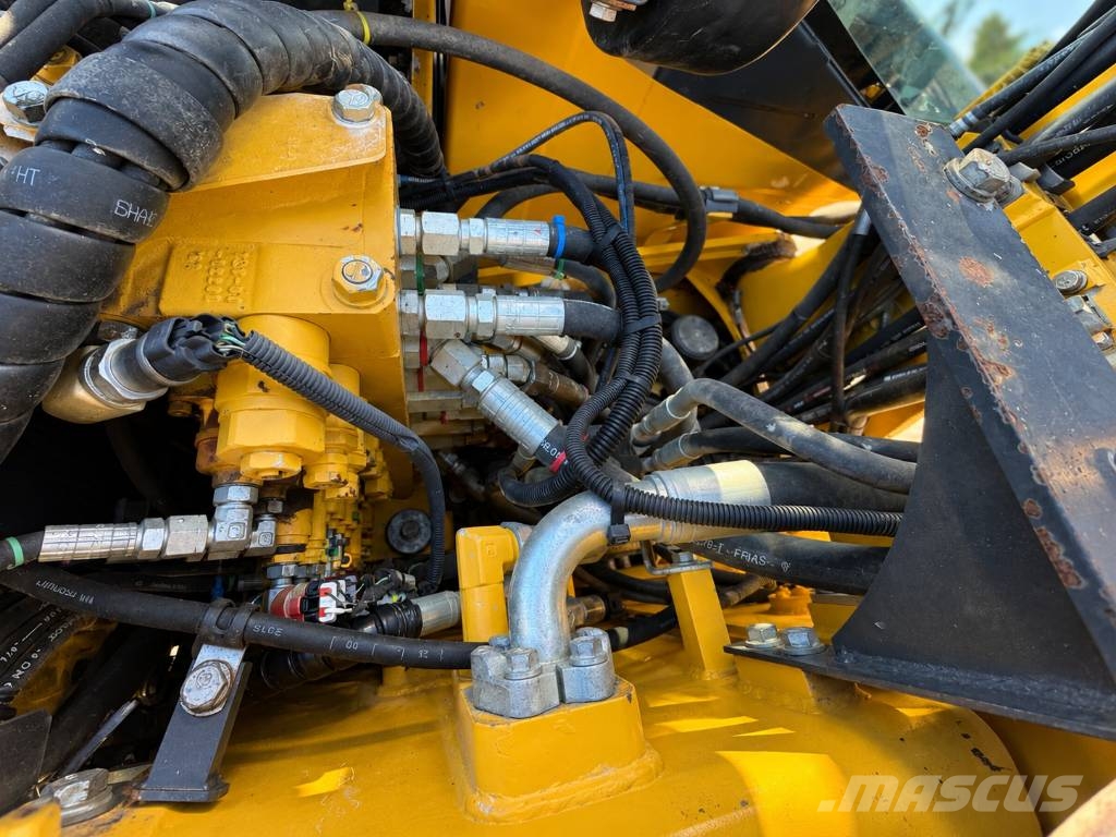 Komatsu PW 148-10 حفارات بعجل