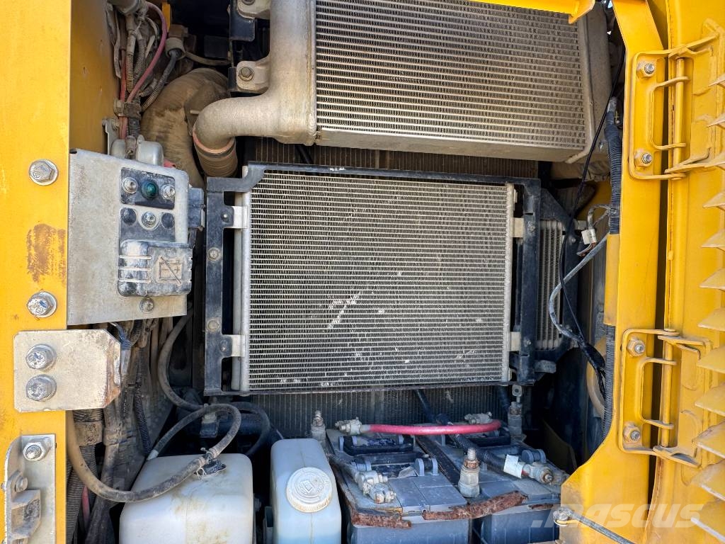 Komatsu PW 148-10 حفارات بعجل