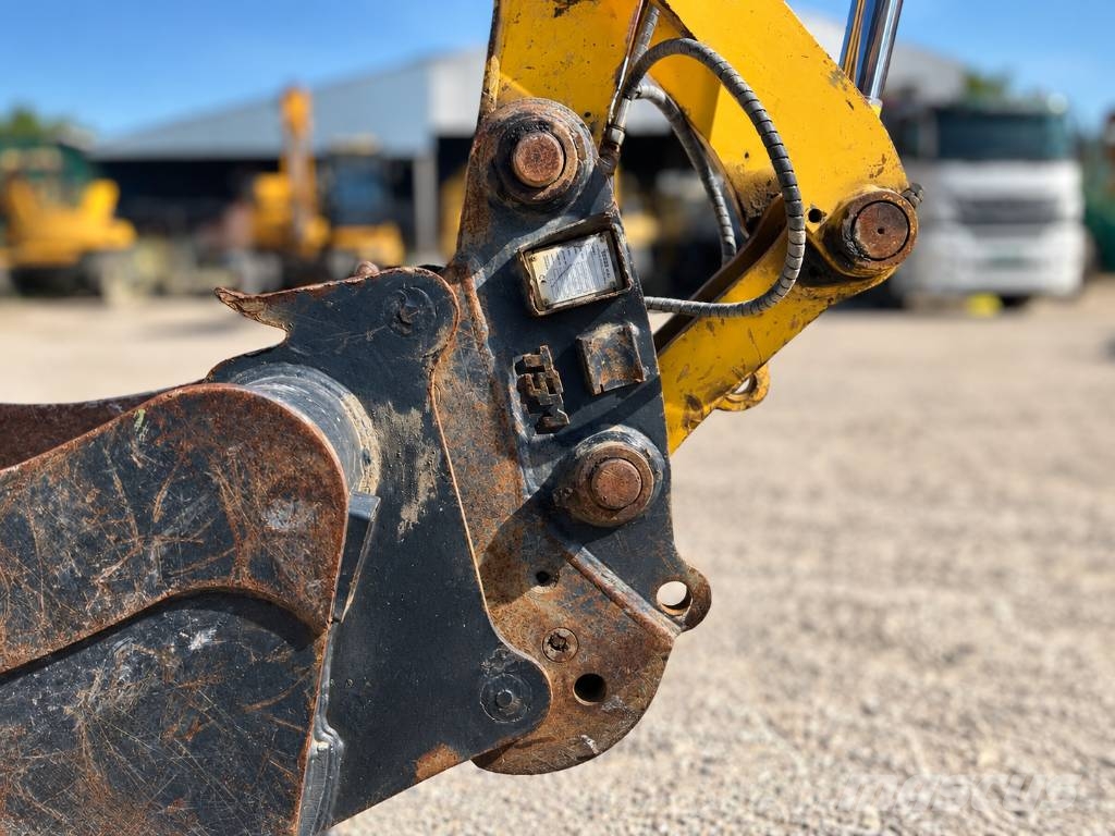 Komatsu PW 148-10 حفارات بعجل