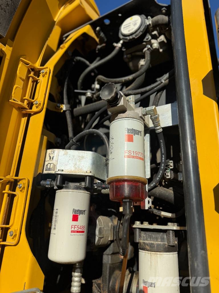 Komatsu PW 148-10 حفارات بعجل