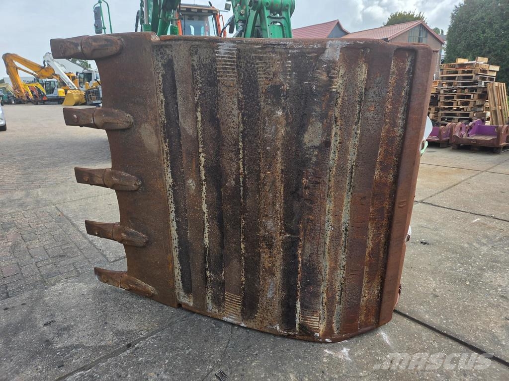  3X CW30/40 zware dieplepel met tanden Bakken