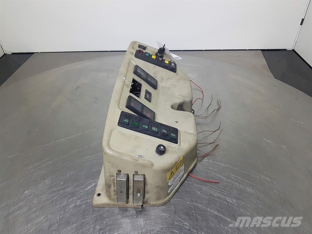 Ahlmann AZ14 - Dashboard/Console/Konsole Cabins and interior