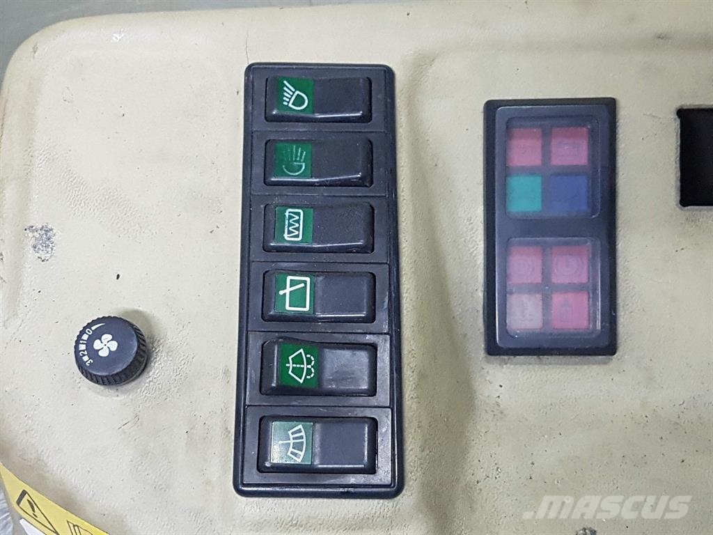 Ahlmann AZ14 - Dashboard/Console/Konsole Cabins and interior