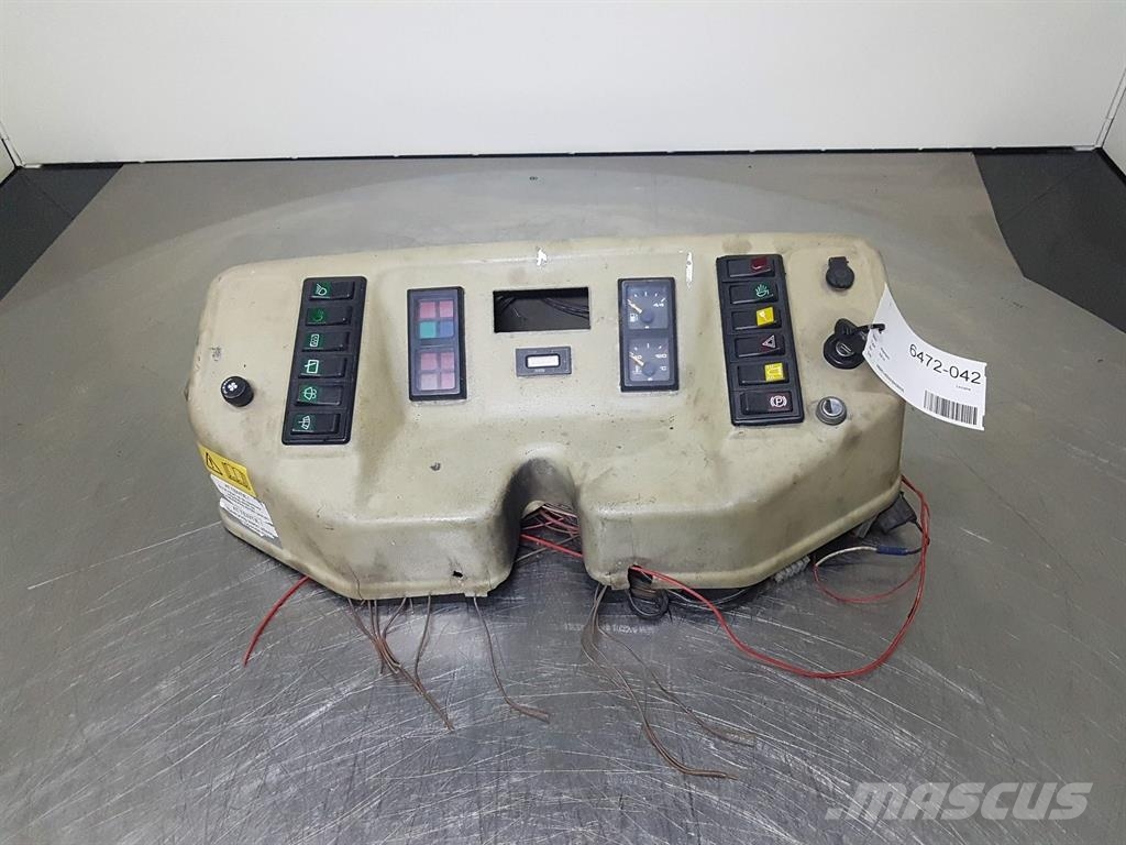 Ahlmann AZ14 - Dashboard/Console/Konsole Cabins and interior