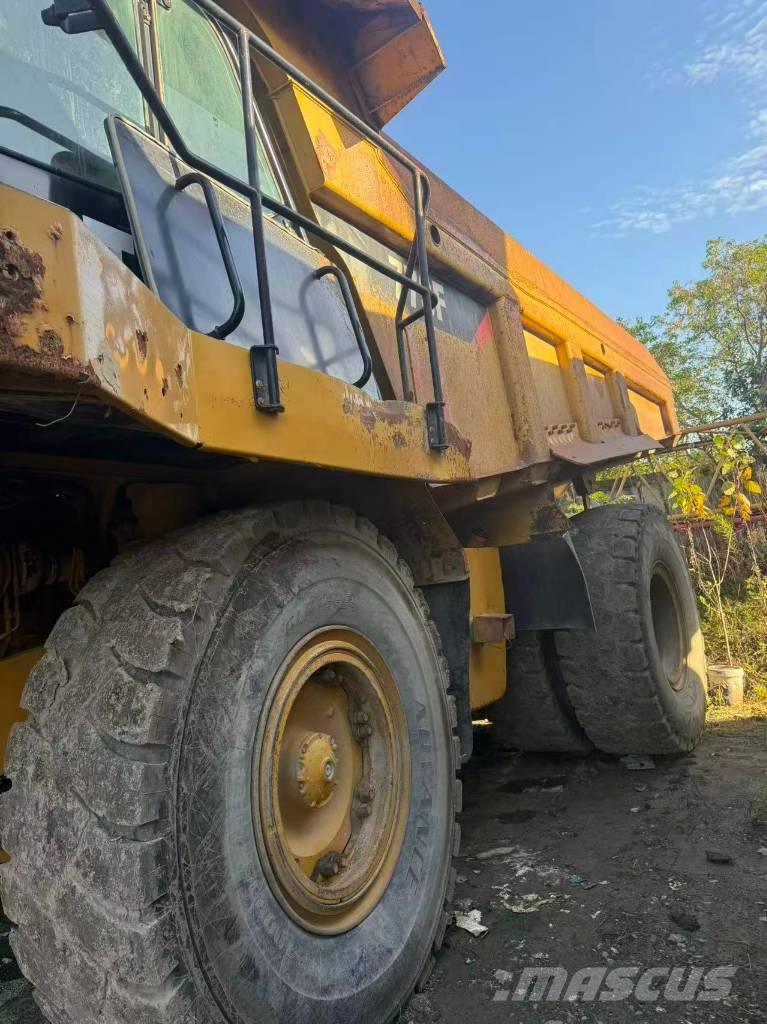 CAT 773F Maansiirtoautot