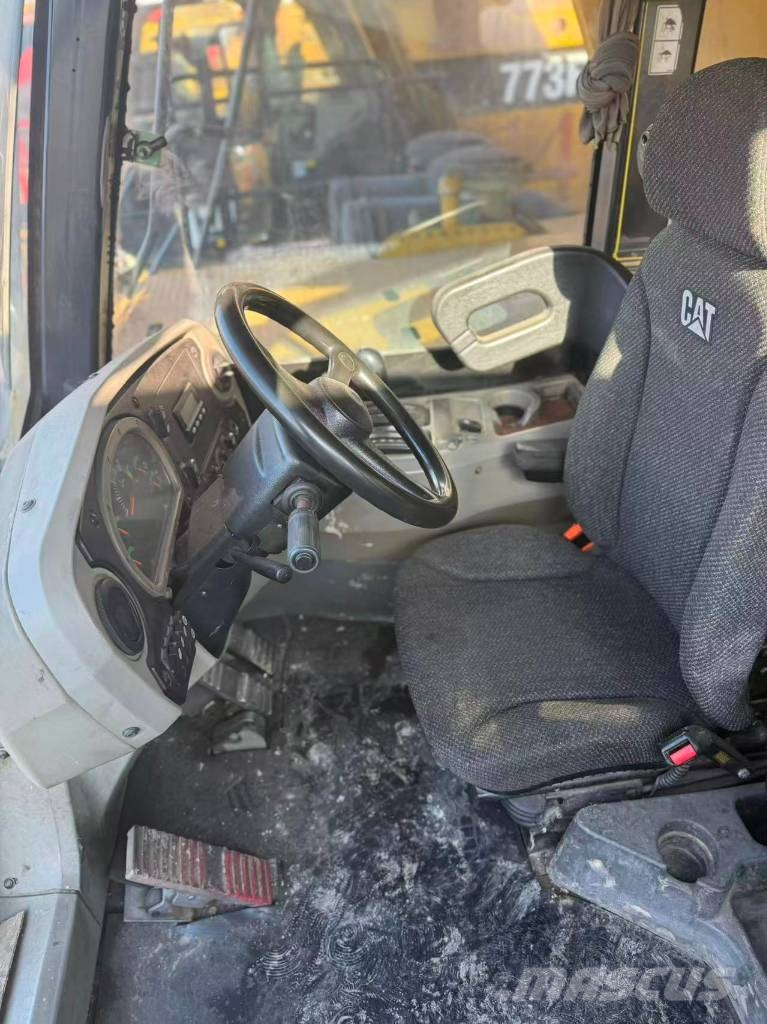 CAT 773F Maansiirtoautot