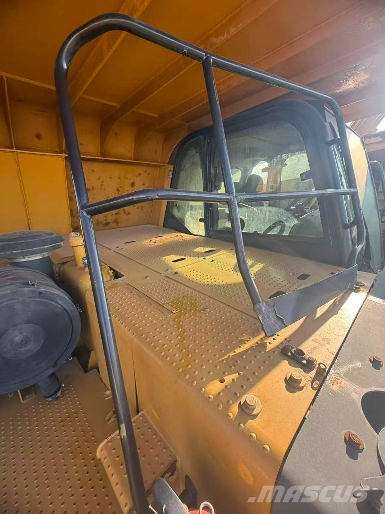 CAT 773F Maansiirtoautot