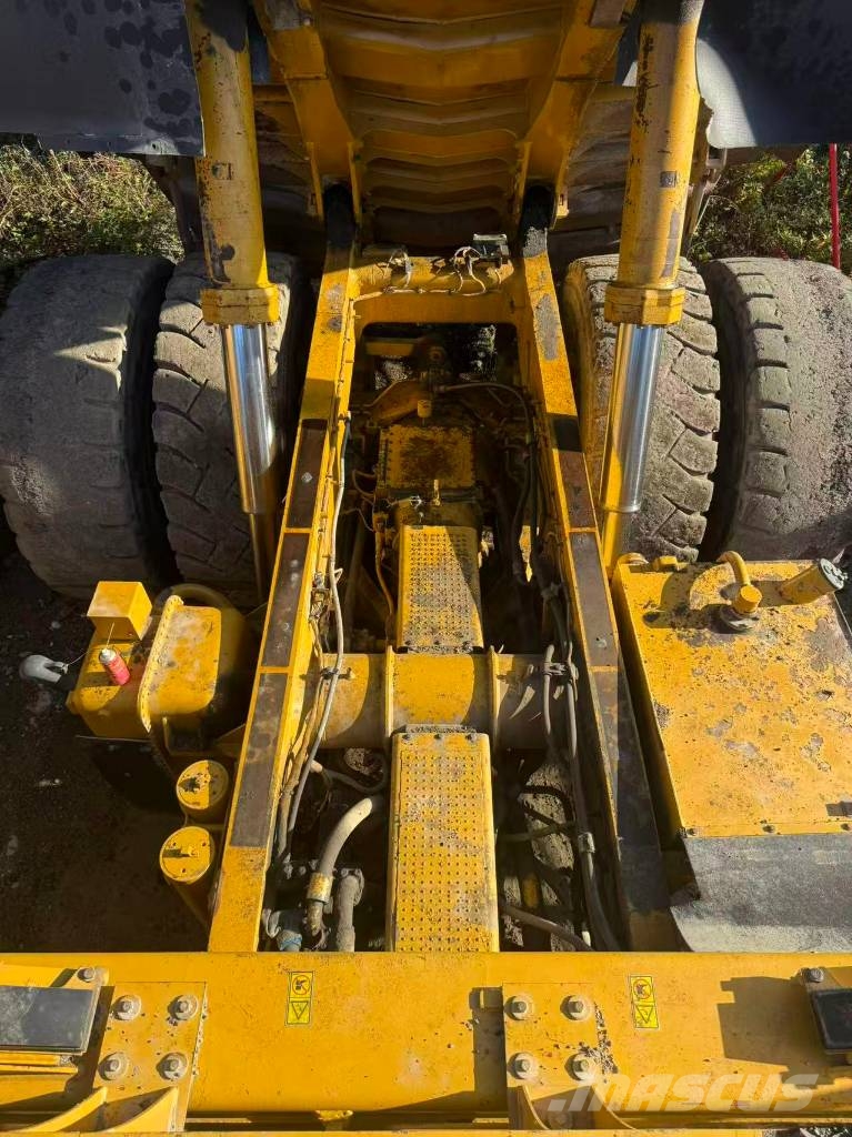 CAT 773F Maansiirtoautot