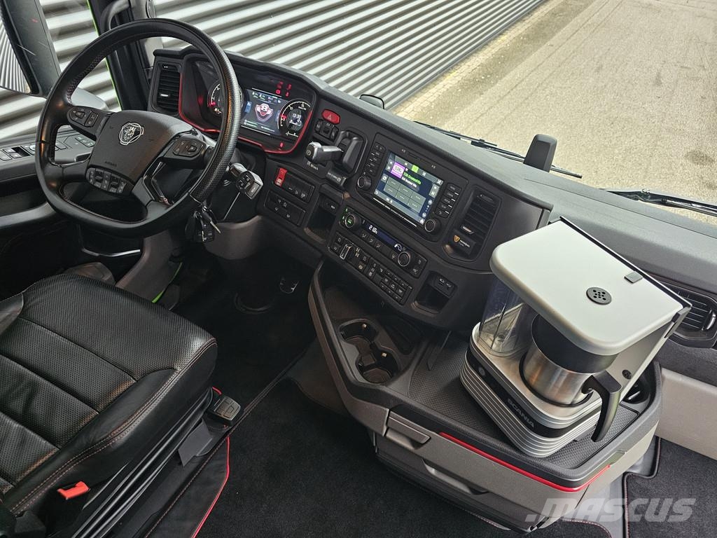 Scania S770 V8 / 6X4 / FULL AIR / RETARDER Trekkers