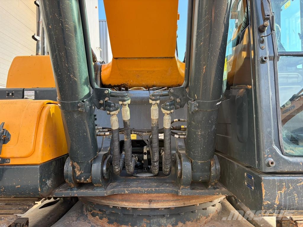 Hyundai HX330NL حفارات زحافة