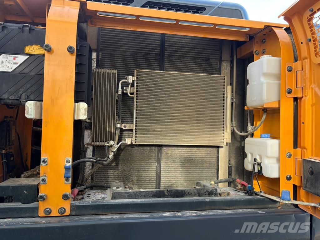 Hyundai HX330NL حفارات زحافة