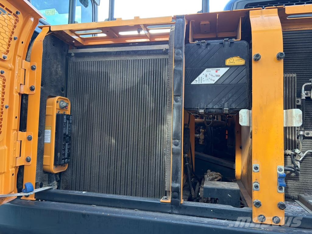 Hyundai HX330NL حفارات زحافة
