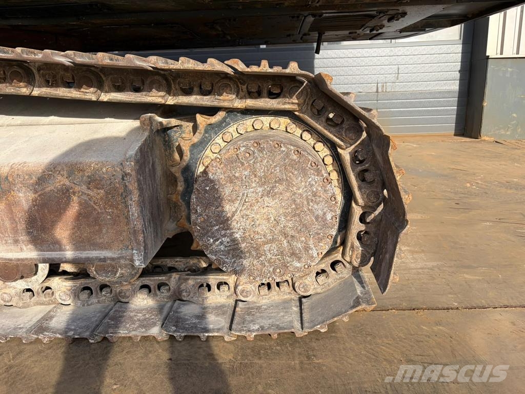 Hyundai HX330NL حفارات زحافة